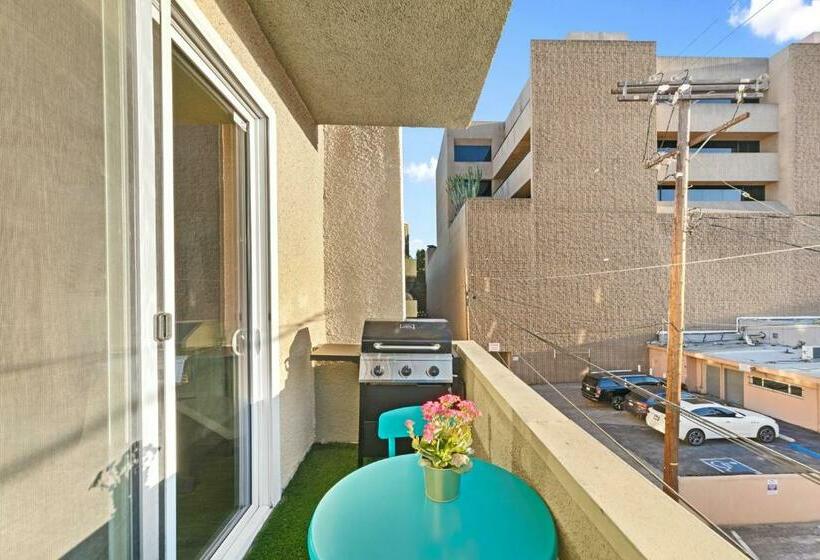 דירת שני חדרים, Beverly Hills Chic 2 Bed 2bath With Patio And Parking 309