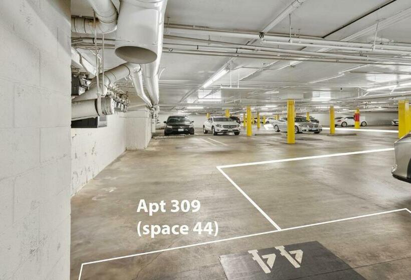 דירת שני חדרים, Beverly Hills Chic 2 Bed 2bath With Patio And Parking 309