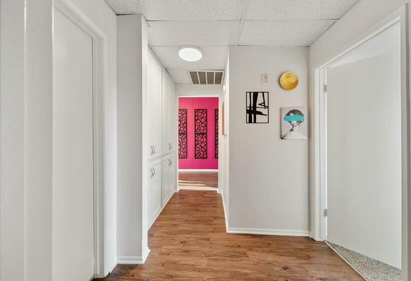 דירת שני חדרים, Beverly Hills Chic 2 Bed 2bath With Patio And Parking 309