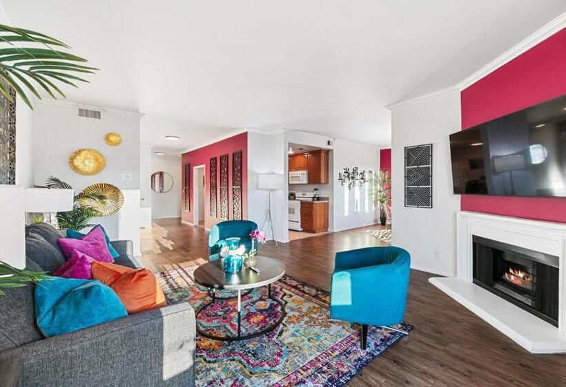 Apartamento 2 Dormitórios, Beverly Hills Chic 2 Bed 2bath With Patio And Parking 309