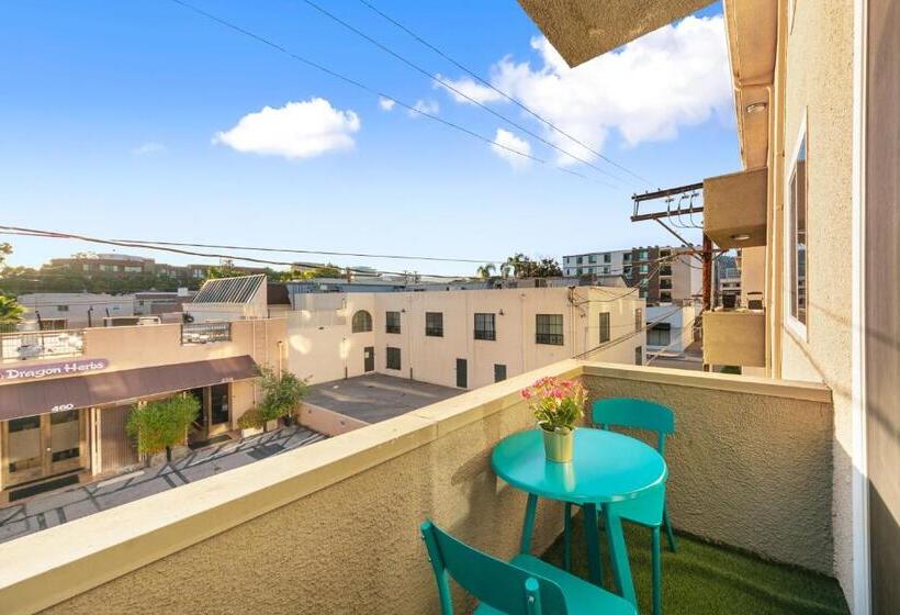 דירת שני חדרים, Beverly Hills Chic 2 Bed 2bath With Patio And Parking 309