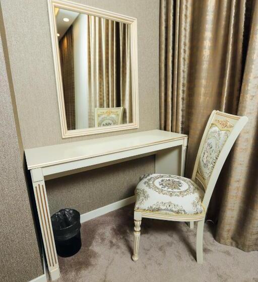 キングサイズベッドのデラックスルーム, The Krone