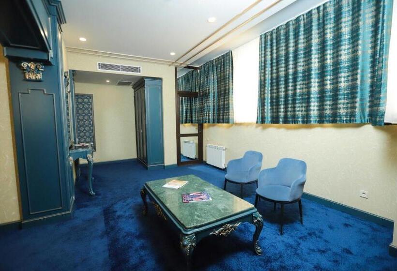 キングサイズベッドのデラックスルーム, The Krone