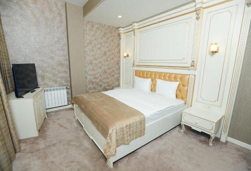 اتاق لوکس با تخت بزرگ, The Krone
