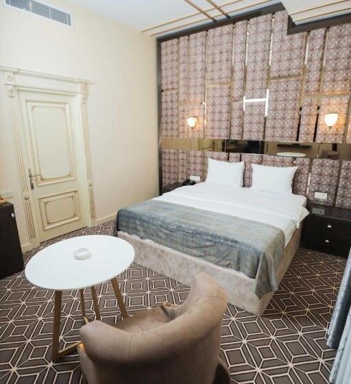 デラックスの4人部屋, The Krone