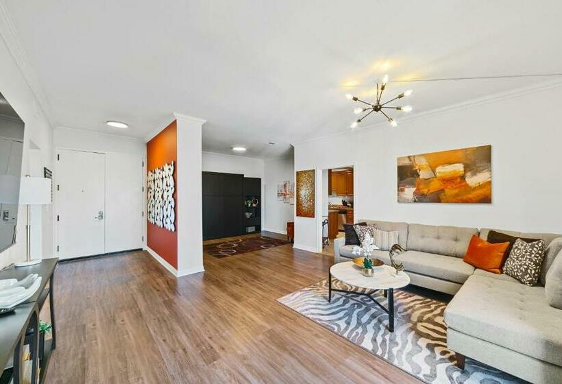 דירת פנטהאוז 1 חדרי שינה, Beverly Hills 2 Bed 2 Bath Penthouse With Den And Parking 414
