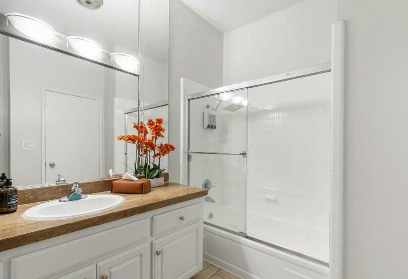 1침실 펜트하우스 아파트, Beverly Hills 2 Bed 2 Bath Penthouse With Den And Parking 414