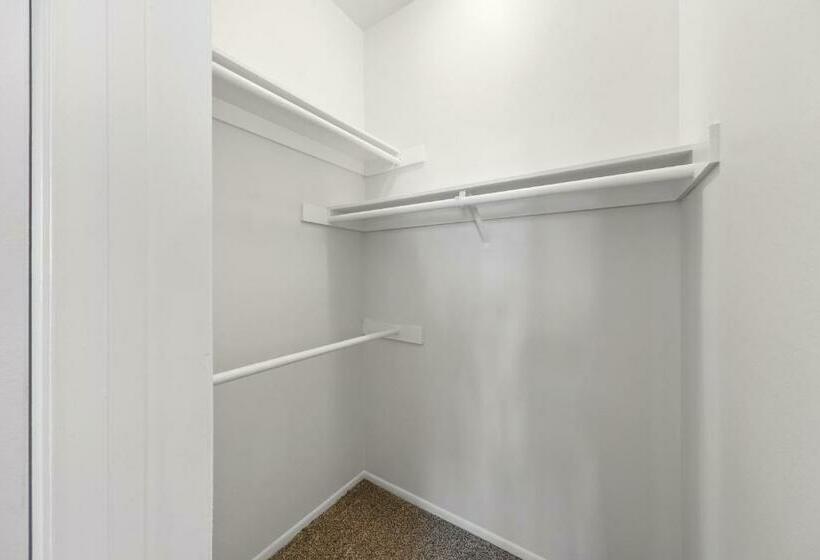 1침실 펜트하우스 아파트, Beverly Hills 2 Bed 2 Bath Penthouse With Den And Parking 414