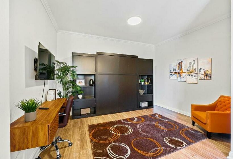 1침실 펜트하우스 아파트, Beverly Hills 2 Bed 2 Bath Penthouse With Den And Parking 414