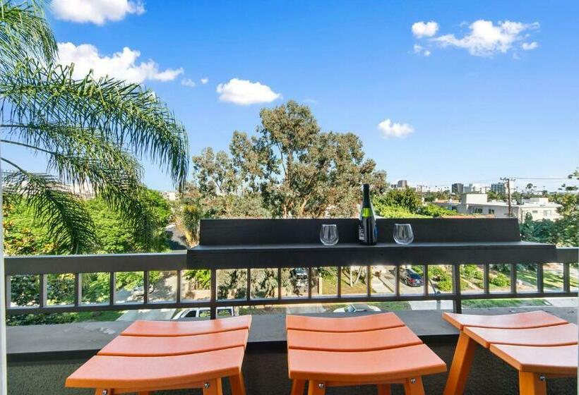 1침실 펜트하우스 아파트, Beverly Hills 2 Bed 2 Bath Penthouse With Den And Parking 414