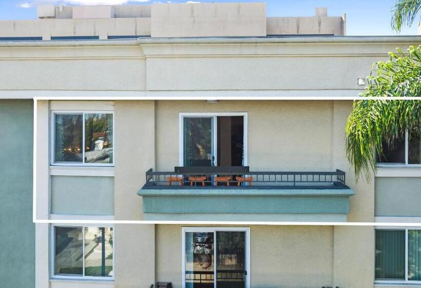 1침실 펜트하우스 아파트, Beverly Hills 2 Bed 2 Bath Penthouse With Den And Parking 414