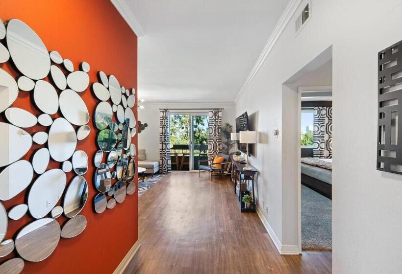 1침실 펜트하우스 아파트, Beverly Hills 2 Bed 2 Bath Penthouse With Den And Parking 414