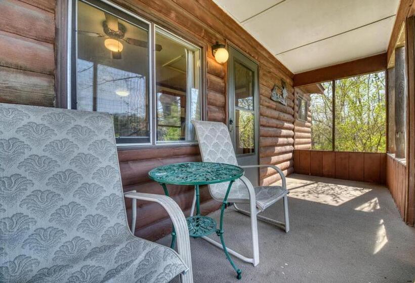 غرفة قياسية مزوَّدة بشُرفة, Edgewater Resort