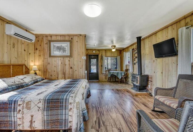 غرفة قياسية مزوَّدة بشُرفة, Edgewater Resort