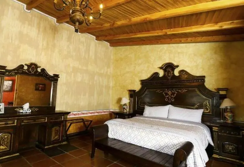 Deluxe Suite King Bed, Villa Claus Inn