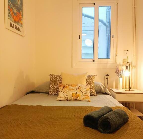 اتاق استاندارد با سرویس بهداشتی مشترک, Private Rooms In Heart Of Barcelona