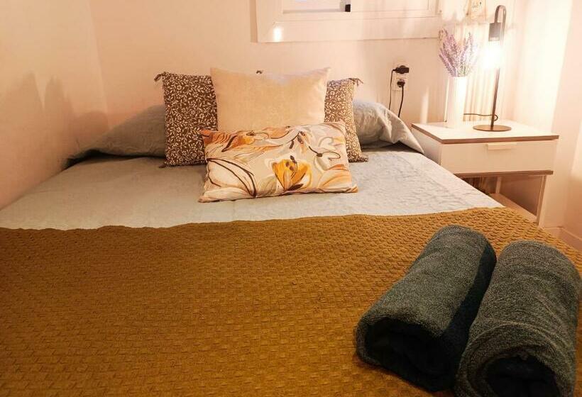اتاق استاندارد با سرویس بهداشتی مشترک, Private Rooms In Heart Of Barcelona