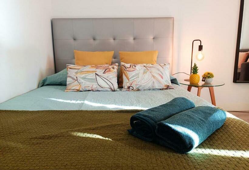 اتاق استاندارد سه تخته با سرویس بهداشتی مشترک, Private Rooms In Heart Of Barcelona