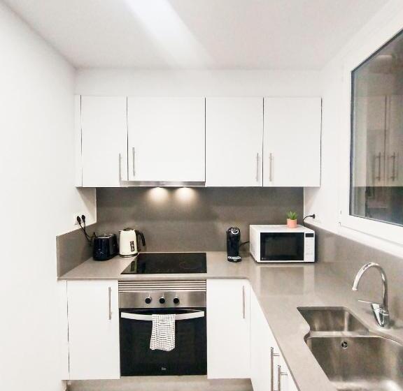 اتاق استاندارد یک تخته با سرویس بهداشتی مشترک, Private Rooms In Heart Of Barcelona
