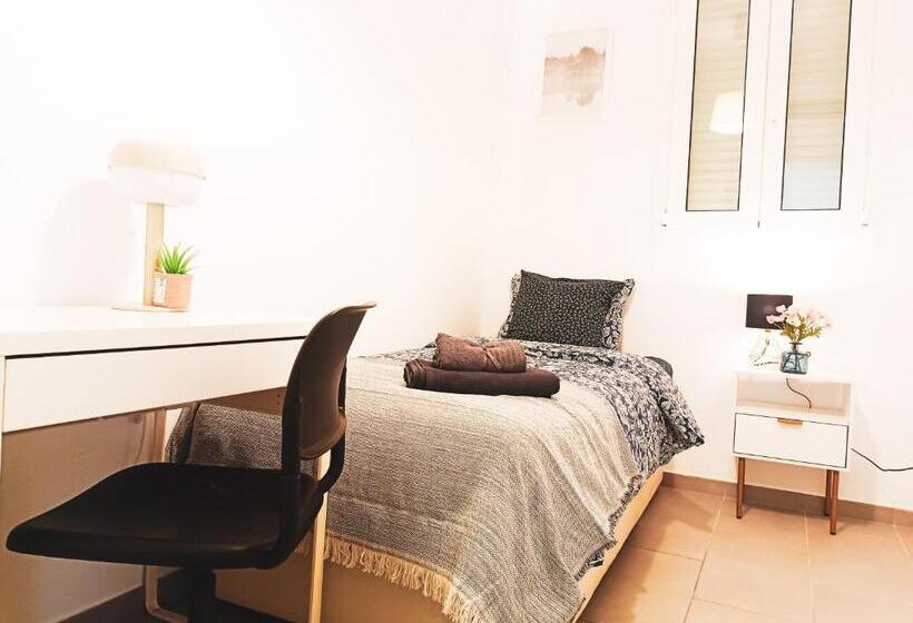 اتاق استاندارد یک تخته با سرویس بهداشتی مشترک, Private Rooms In Heart Of Barcelona