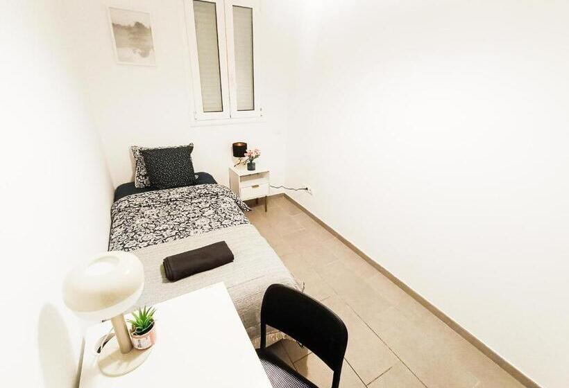 اتاق استاندارد یک تخته با سرویس بهداشتی مشترک, Private Rooms In Heart Of Barcelona