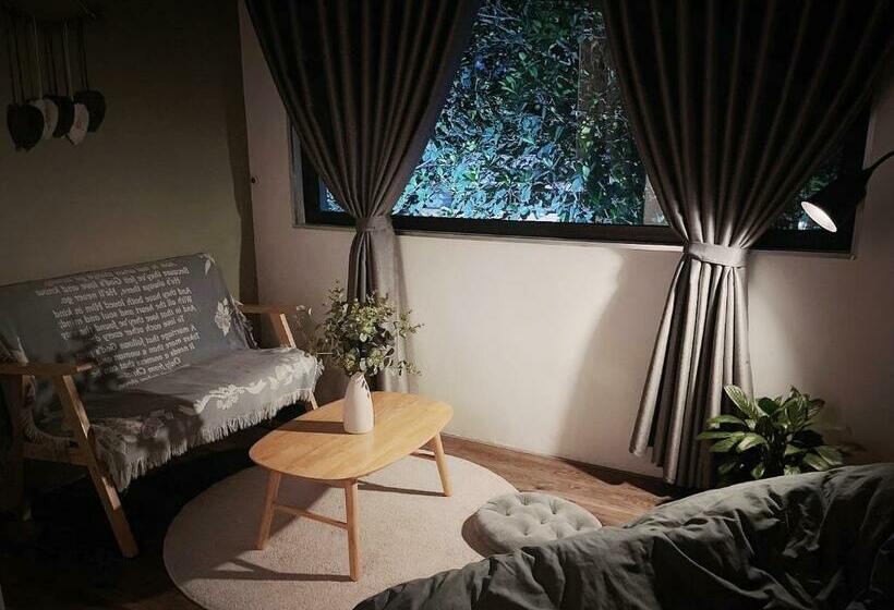 اتاق استاندارد یک نفره, Babahouse Homestay Thành Phố Vinh