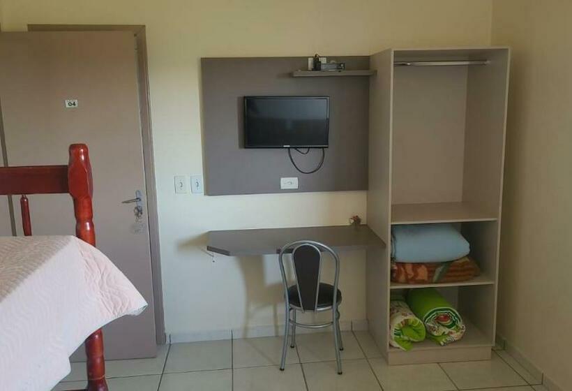 デラックスルーム, Goedert