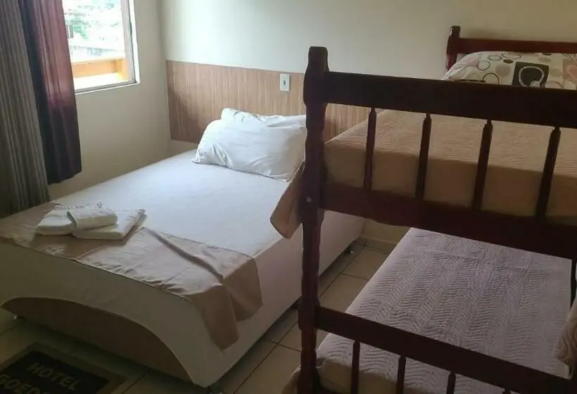 Deluxe Kolmen Hengen Huone, Goedert