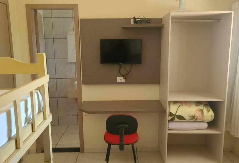 スタンダードトリプルルーム, Goedert