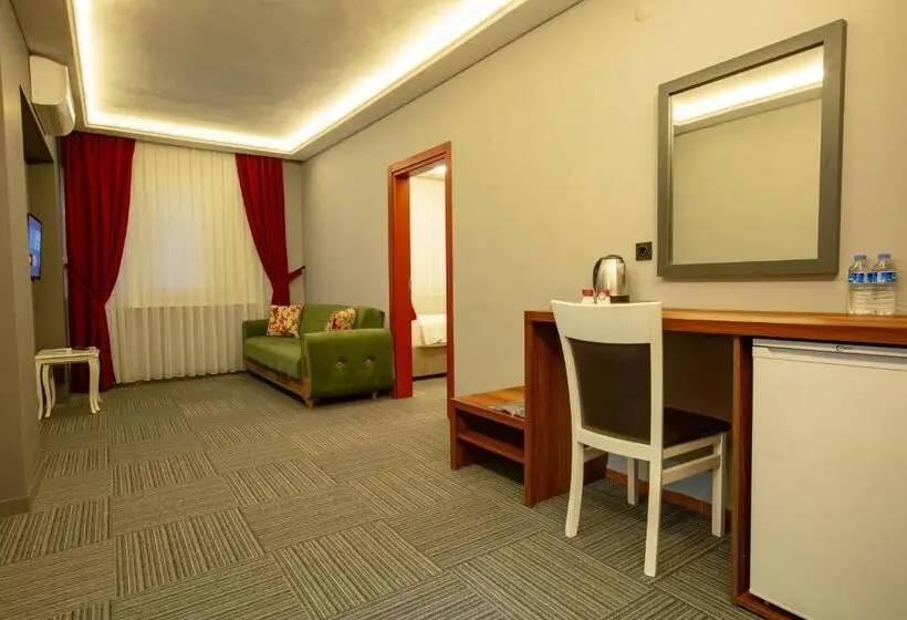 Deluxe Kolmen Hengen Huone, Vira Suite