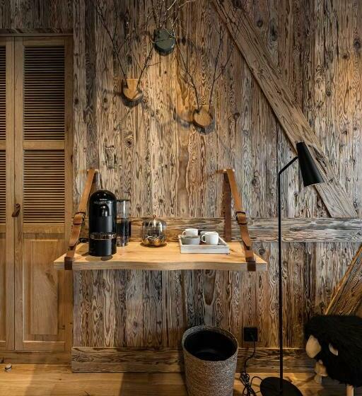 اتاق لوکس با تخت بزرگ, Nový Pokoj Hotelu Emerich