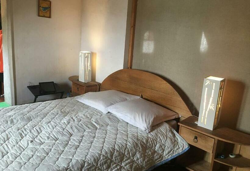 Habitació Estàndard Vista Llac, Le Fumoir De L  Artisan Guest House