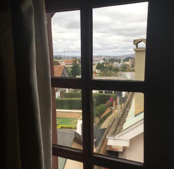 Habitació Estàndard Vista Llac, Le Fumoir De L  Artisan Guest House