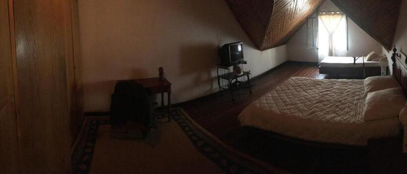 Family Room, Le Fumoir De L  Artisan Guest House