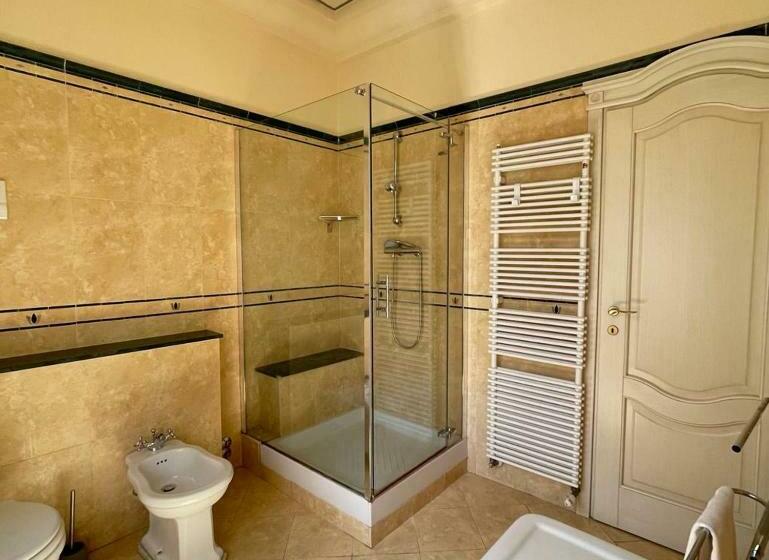 اتاق لوکس, Villa Peonia Parma