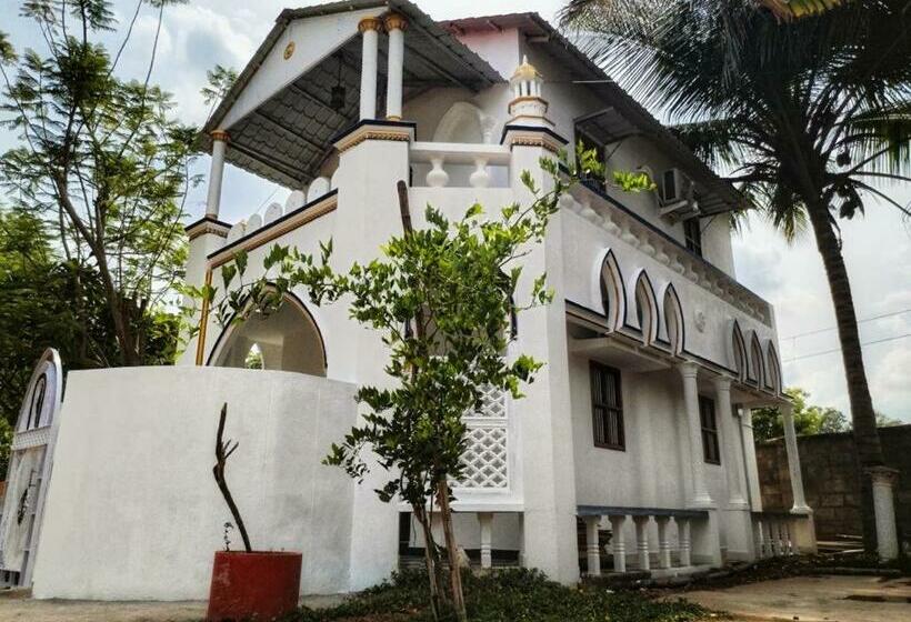 家庭间, Meena Mahal Cottage