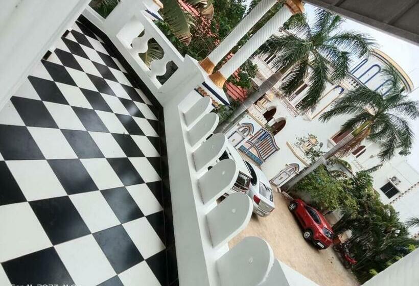 家庭间, Meena Mahal Cottage