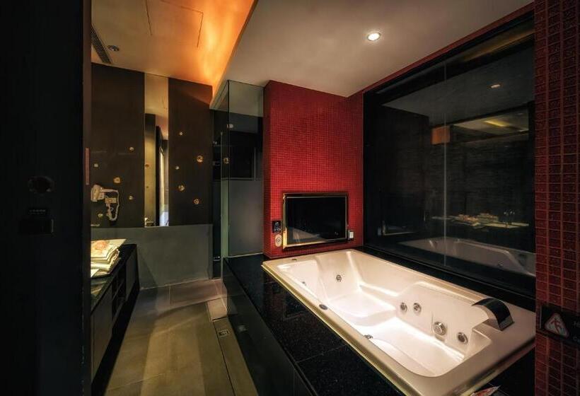 اتاق لوکس چهار تخته, Bali Motel   Zhongli