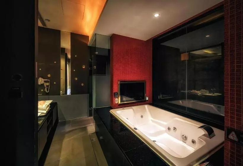 اتاق لوکس چهار تخته, Bali Motel   Zhongli