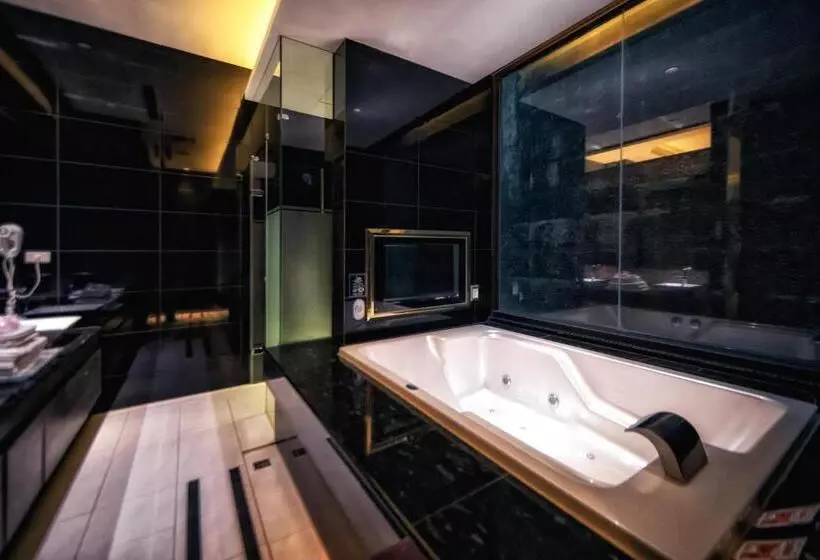 اتاق لوکس چهار تخته, Bali Motel   Zhongli