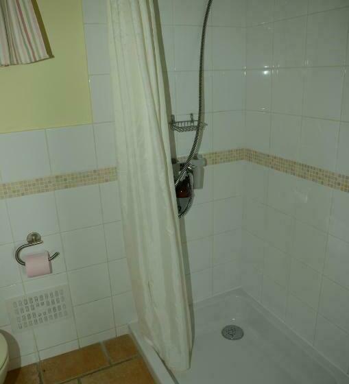 غرفة قياسية رباعية, La Source De Bury