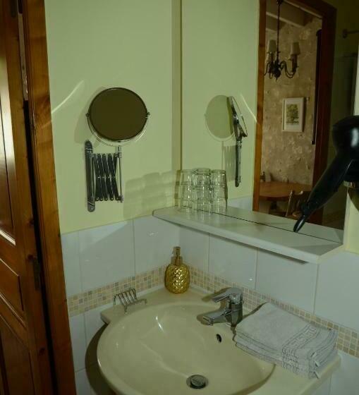 غرفة قياسية رباعية, La Source De Bury