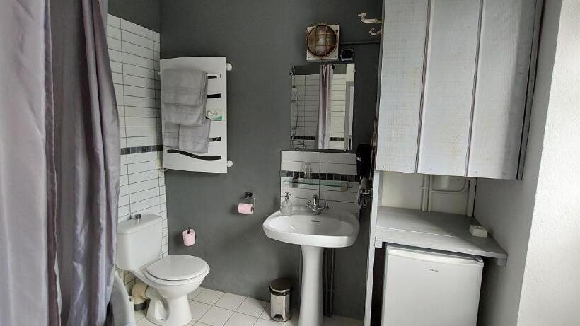 غرفة قياسية, La Source De Bury