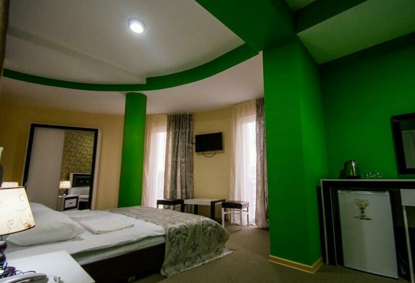 اتاق سوپریور, Batoni