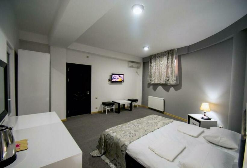 اتاق استاندارد, Batoni