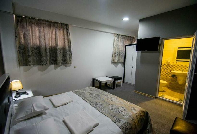 اتاق سوپریور, Batoni