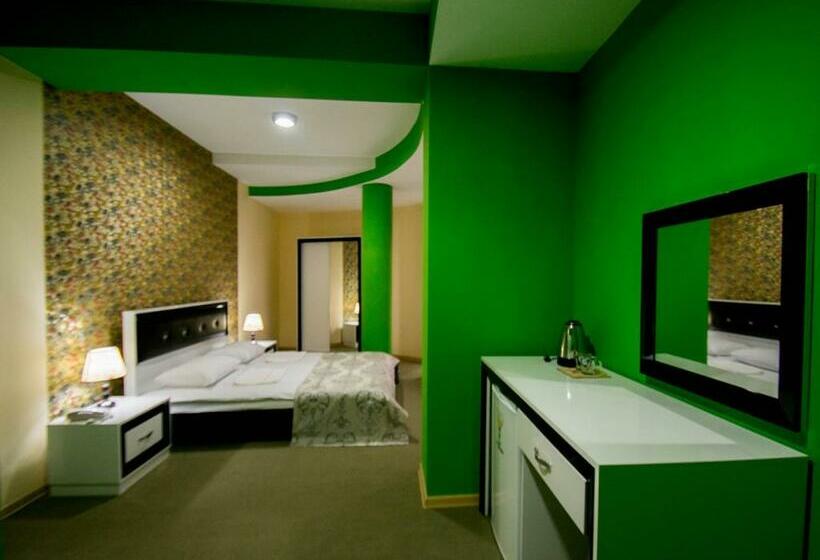 اتاق سوپریور, Batoni