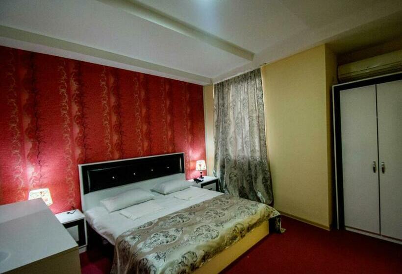 اتاق سوپریور, Batoni