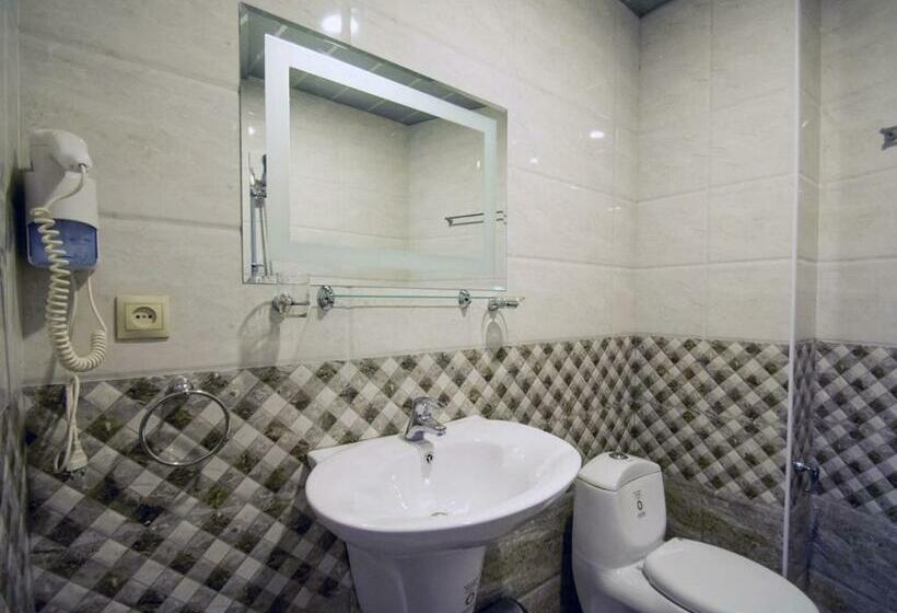 اتاق سوپریور, Batoni