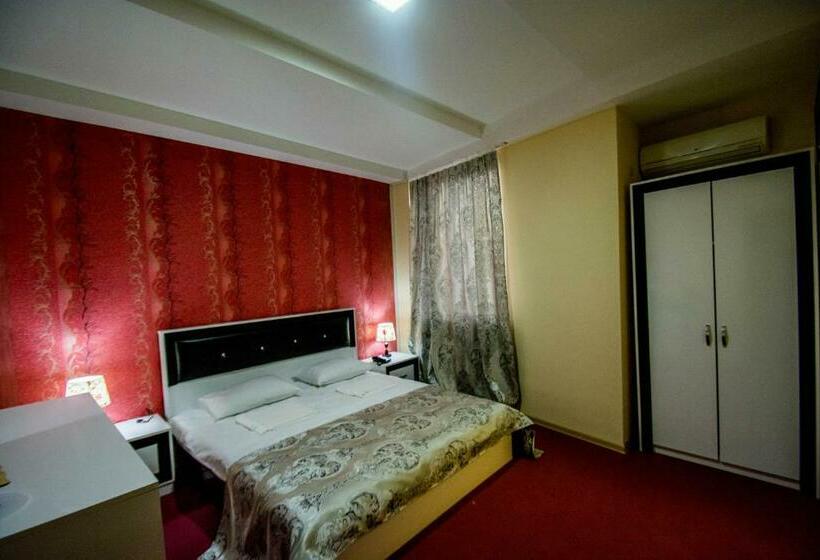 اتاق سوپریور, Batoni